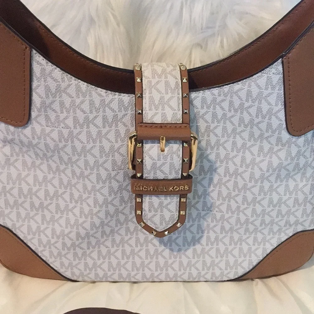 Michael Kors Lillian Vanilla Medium Shoulder Bag